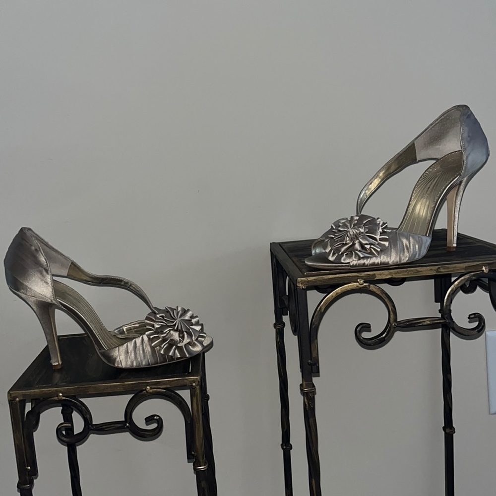 Max Studio Satin Champagne Peep Toe Heels Size 9M